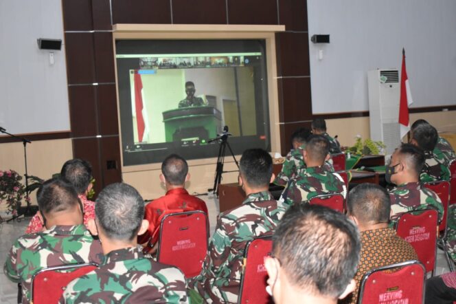 
					Prajurit dan Pns Korem 043/Gatam Ikuti Vicon Kesehatan Tentang Serangan Jantung