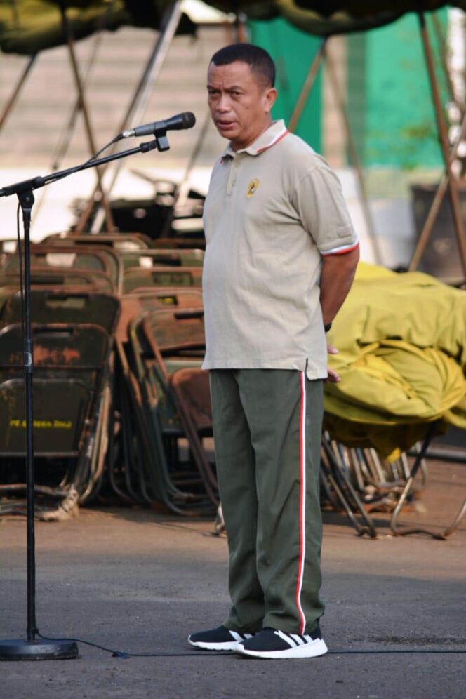 
					Kasrem 043/Gatam Kolonel Dendi Suryadi Bersama Prajurit dan PNS Jaga Kebugaran dengan Berolahraga