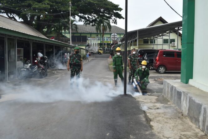 
					Cegah DBD, Markas Korem 043 Garuda Hitam di fogging