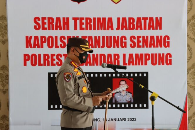 
					Kapolresta Bandar Lampung Pimpin Sertijab Kapolsek Tanjung Senang