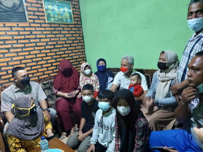 
					Suasana Haru Warnai Pertemuan Ganjar Pranowo dengan Sepupunya di Pringsewu
