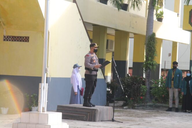 
					Motivasi Pelajar, Kapolsek Teluk Betung Utara Jadi Pembina Upacara di Sekolah