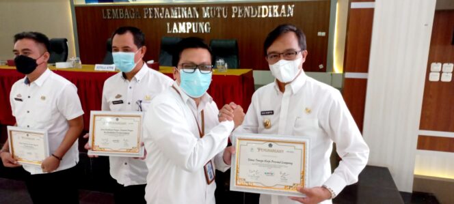 
					Disnaker Lampung Terima Penghargaan dari KPPN