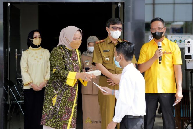 
					Riana Sari Arinal Lepas Perancang Busana Perwakilan Lampung Mengikuti Pelatihan di BBPLK Semarang