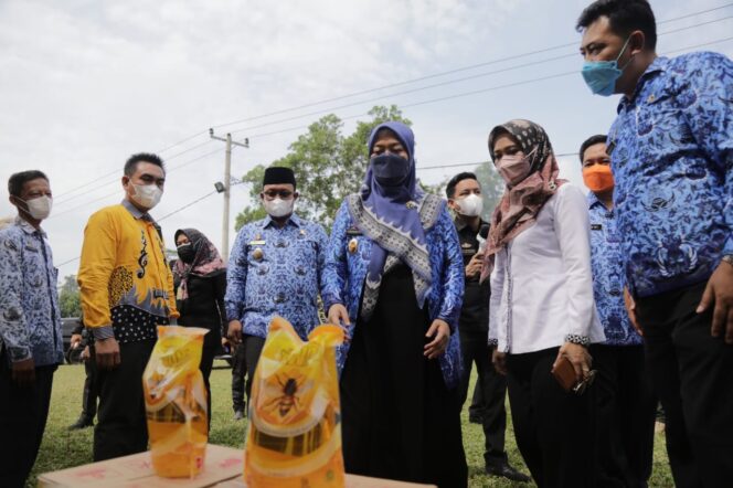
					Wagub Chusnunia Tinjau Operasi Pasar Minyak Goreng di Lamteng