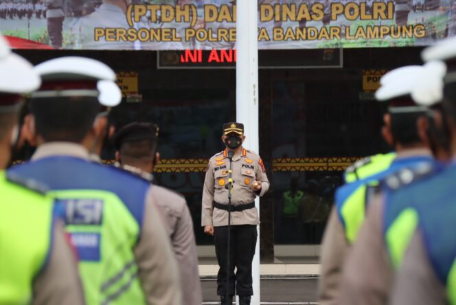 
					Kapolresta Bandar Lampung Pimpin Upacara PTDH