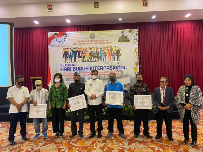 
					Terkait Hari Buruh,Gubenur Ingin Masalah Buruh  Pengusaha, Pemerintah dan Pekerja Harmonis