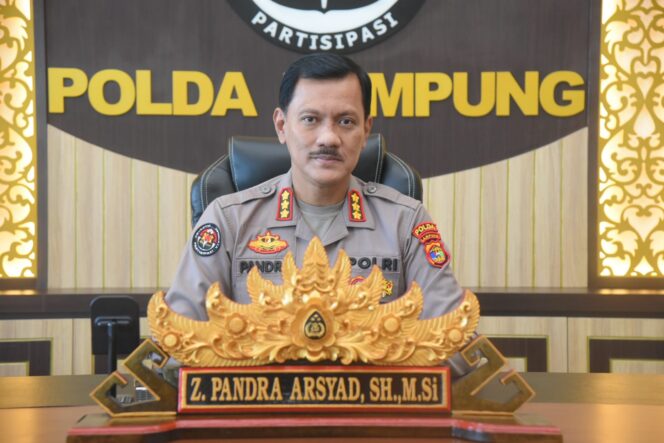 
					Viral di Medsos motor baru keluar dealer di tilang Polisi, Kabid Humas : “itu video bohong