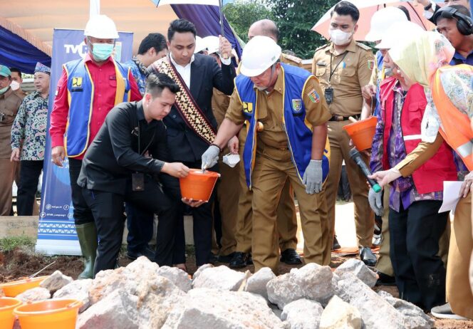 
					Gubernur Lampung Lakukan Peletakan Batu Pertama Pembangunan Gedung Studio TVRI di Way Hui