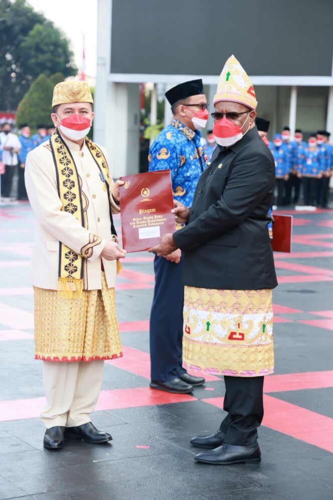 
					Presiden Jokowi Berikan Penghargaan Satyalancana Ke-3 Kalinya Kepada Agus Fatoni, Dirjen Bina Keuangan Daerah Kemendagri