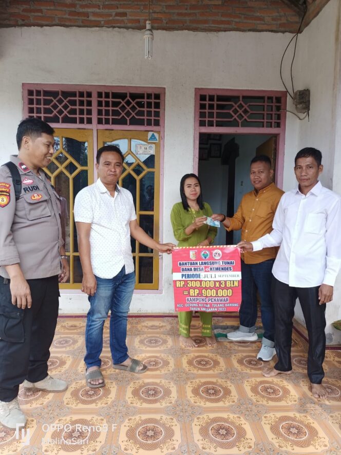 
					Pemerintah Kampung Penawar Salurkan Bantuan BLT Dana Desa Secara Door To Door