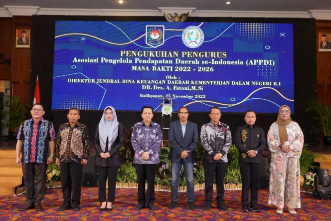 
					Dirjen Bina Keuangan Daerah Kemendagri, Agus Fatoni Kukuhkan Asosiasi Pengelola Pendapatan Daerah se-Indonesia