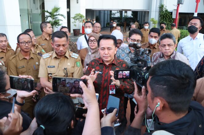 
					Pertemuan Bupati Meranti di Kemendagri dengan Kemenkeu, Kementerian ESDM, dan Gubernur Riau Capai Kesepakatan