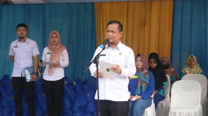 
					Asisten Administrasi Umum Buka Acara Pembagian Paket Sembako Kepada Perwakilan Seluruh Perangkat Daerah di Lingkungan Pemerintah Provinsi Lampung