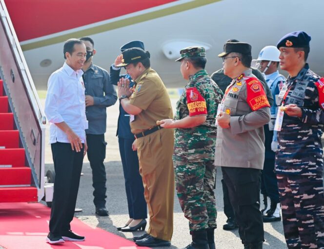 
					Gubernur Lampung dan Jajaran Forkopimda Sambut Kedatangan Presiden Jokowi di Bandara Raden Inten II