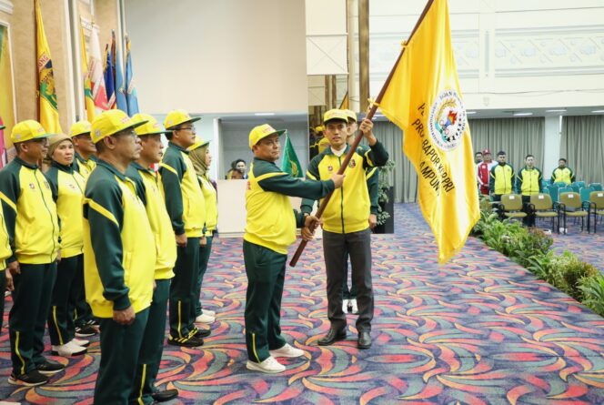 
					Sekdaprov Hadiri Pengukuhan Bapor dan Lepas Kontingen Korpri Lampung Ikuti Pornas Korpri XVI di Jawa Tengah