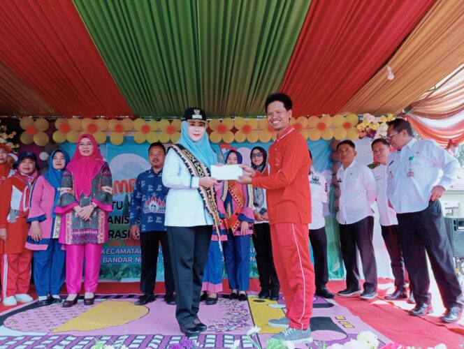 
					Bupati Tanggamus, Dewi Handajani Hadiri HUT Himpaudi Ke-18 dan Gebyar PAUD