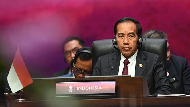 
					Jokowi Sebut Perlunya ‘Trust’ di Depan PM Cina Li Qiang