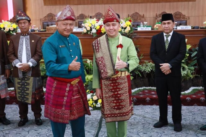 
					Pj Gubernur Sumsel Agus Fatoni Mendapat Gelar Adat Lubuk Linggau, Pangeran Batuah Seketi