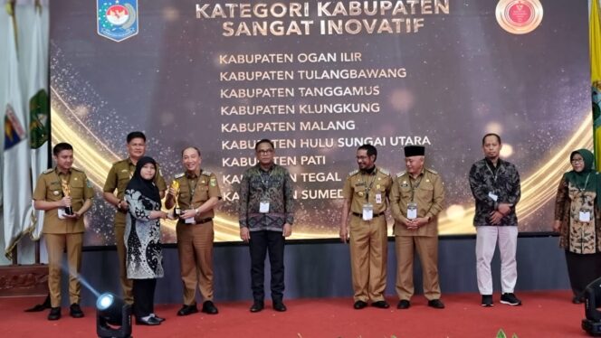
					Terinovatif, Kabupaten Tanggamus Diganjar Penghargaan Inovation Goverment Award 2023 dari Kemendagri