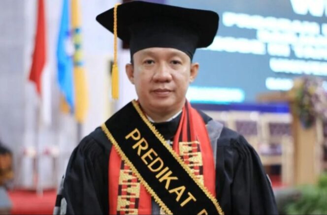 
					Membanggakan! Kepala BPKAD Lampung Lulus Program Doktoral Ilmu Ekonomi Unila, Terbaik Tingkat Universitas dan Fakultas