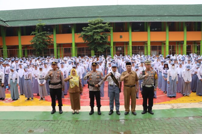 
					Selain Edukasi Dampak Kenakalan Remaja, Kapolresta Bandar Lampung Dorong Pelajar Gunakan Hak Pilih Bila Sudah Memenuhi Syarat Atau Masuk DPT