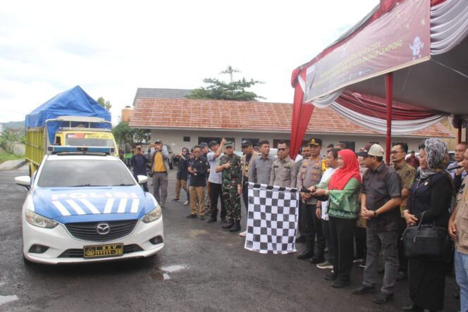 
					Polresta Bandar Lampung Kawal Distribusi Logistik Pemilu Dari Gudang KPU Menuju PPK