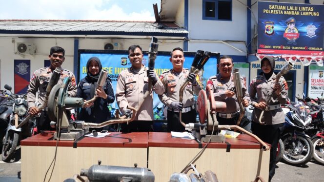 
					Dua Pekan Gelar Ops Keselamatan Krakatau 2024, Polresta Bandar Lampung Sita 225 Knalpot Brong