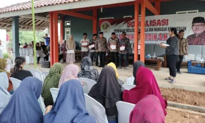 
					* Anggota DPRD Provinsi Lampung Sosialisasi Ideologi PPWK bersama Staf Ahli Kementerian Pertahanan RI