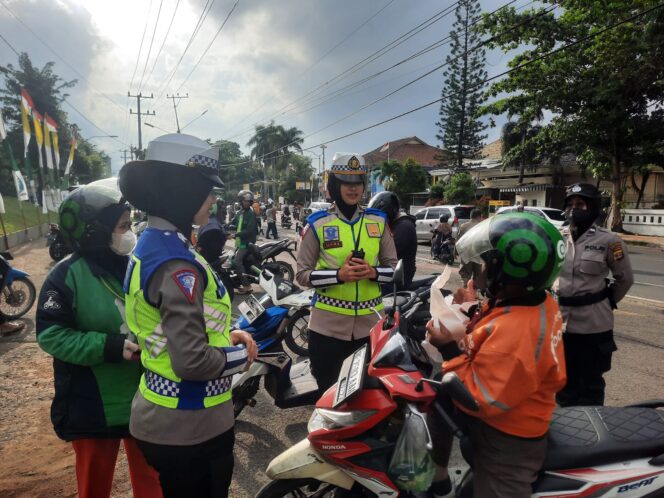 
					Selama Ramadhan, Polresta Bandar Lampung Siagakan Polwan Di Pusat Keramaian