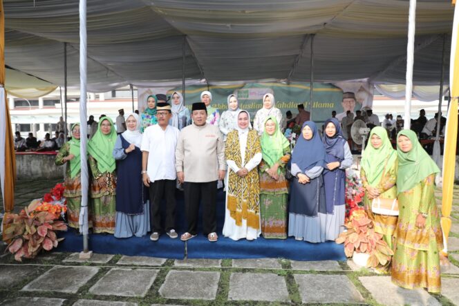 
					Gubernur Arinal dan Riana Ikuti Pengajian Akbar Pemprov Lampung di Pesisir Barat