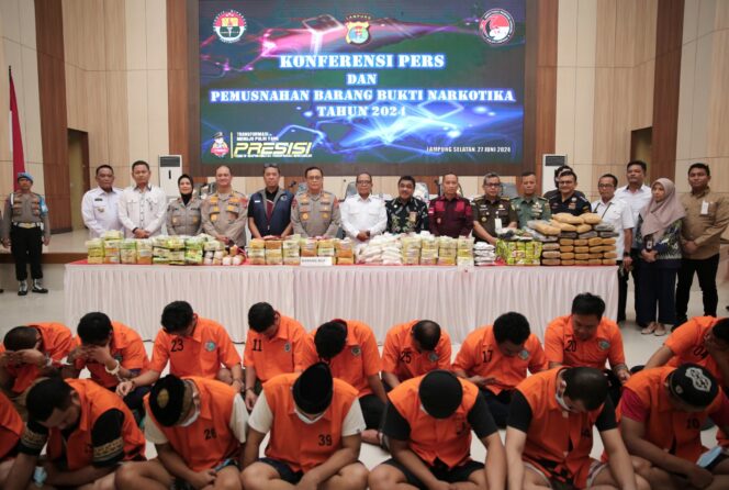 
					PJ Gubernur Lampung dan Kapolda Lakukan Pemusnahan Barang Bukti Narkotika Hasil Sitaan Polda Lampung Tahun 2024