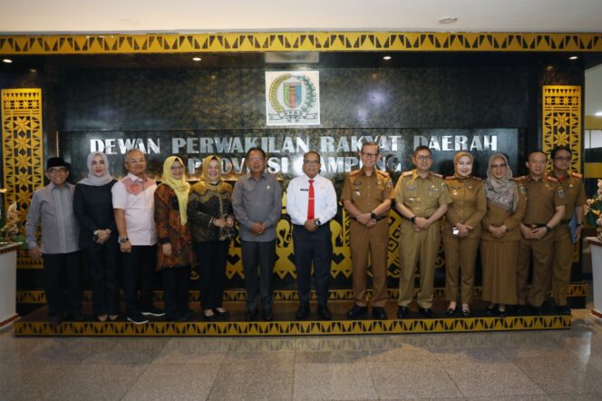 
					Pj Gubernur Samsudin Didampingi Sekdaprov dan Jajaran Pejabat Tinggi Pratama Kunjungi DPRD Lampung