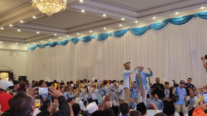 
					Ribuan Simpatisan Ikut Deklarasi dan Hantarkan Pasangan Mirza – Jihan Daftar ke KPU Lampung