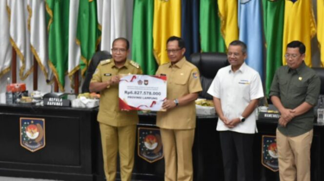
					Pj. Gubernur Lampung Terima Insentif Fiskal Pengendalian Inflasi Daerah