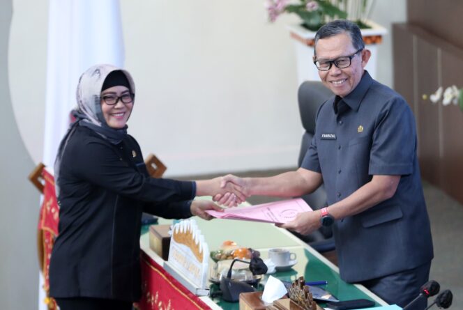 
					Sekdaprov Sampaikan Jawaban atas Pemandangan Umum Fraksi-Fraksi DPRD terhadap Raperda Perubahan APBD Lampung 2024