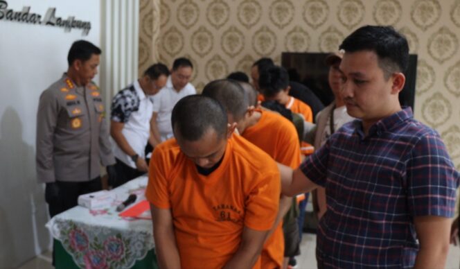 
					Polresta Bandar Lampung Sita Narkoba Senilai Ratusan Juta, 5 Bandar Dibekuk 