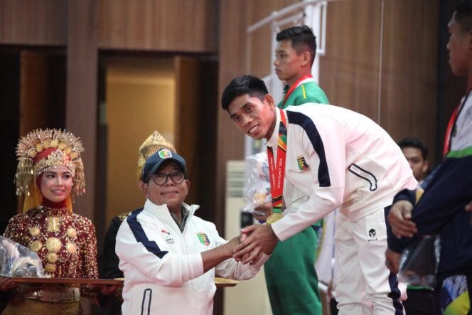 
					Atlet Muaythai Lampung Abdul Muis Rebut Medali Emas PON XXI Aceh – Sumut, Pj Gubernur Samsudin: Ini Berkat Perjuangan dan Kerja Keras!