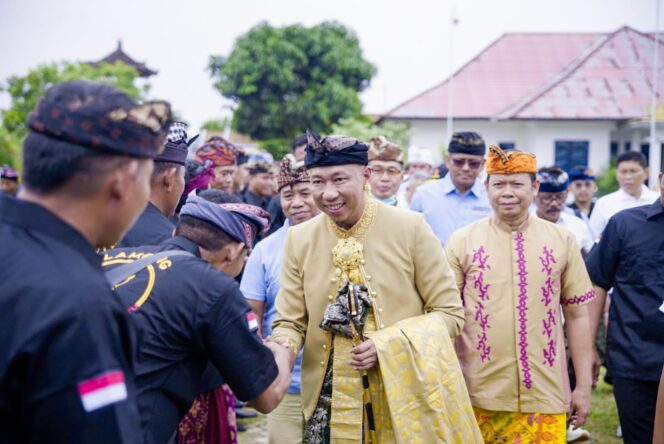 
					RMD Terima Gelar Kehormatan Ksatria Shri Natha Bhuana dari Komunitas Umat Hindu Bali di Lampung