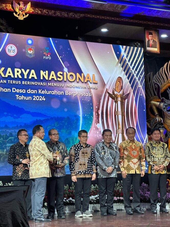 
					Pj Gubernur Lampung, Samsudin, Terima Penghargaan Upakarya Wanua Nugraha 2024 dari Kemendagri
