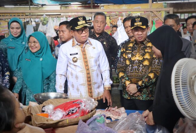 
					Pj Gubernur Lampung Tinjau Stabilitas Harga Bahan Pokok di Pasar Gading Rejo, Pringsewu