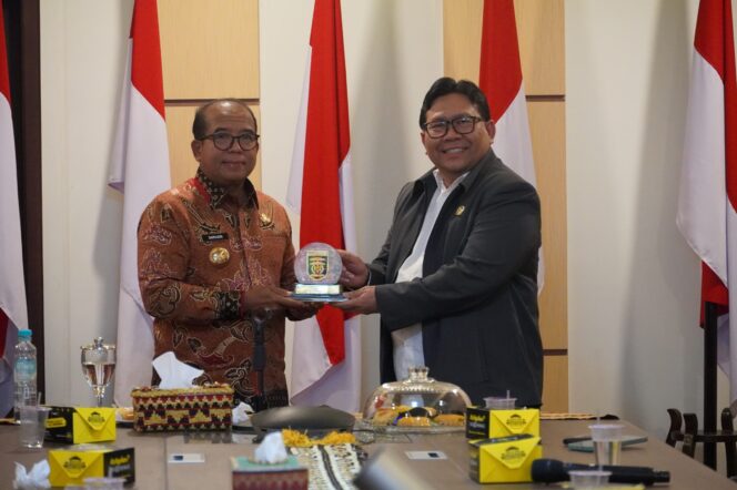 
					Pj Gubernur Lampung Terima Kunjungan Pimpinan Ombudsman RI dan Tim Bappenas