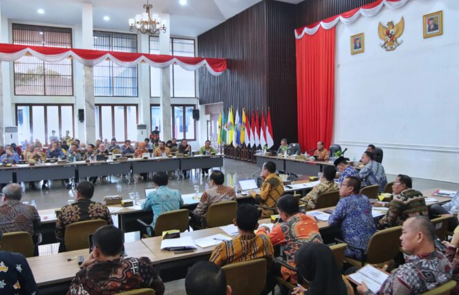 
					Pj Gubernur Samsudin Tekankan Langkah Konkret untuk Cegah Inflasi