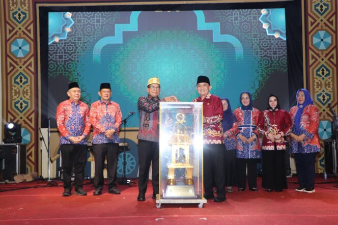 
					Pj Gubernur Samsudin Resmi Menutup MTQ ke-51 Tingkat Provinsi Lampung, Kota Bandar Lampung Raih Juara Umum