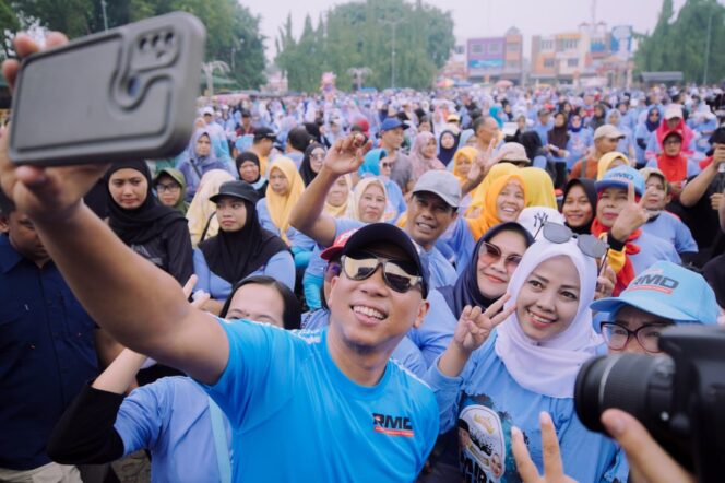 
					Ribuan Warga Antusias Ikuti Senam Sehat Bersama Mirza – Jihan di Kota Metro