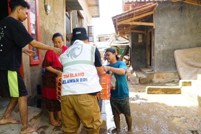 
					BRI Regional Office Bandar Lampung Salurkan Bantuan 1.000 Nasi Kotak Untuk Korban Banjir di Kecamatan TBS