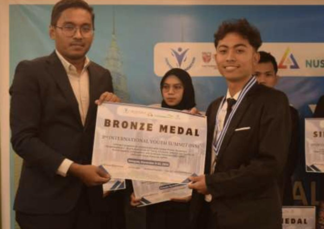
					Mahasiswa FKIP Unila Raih Bronze di International Youth Summit