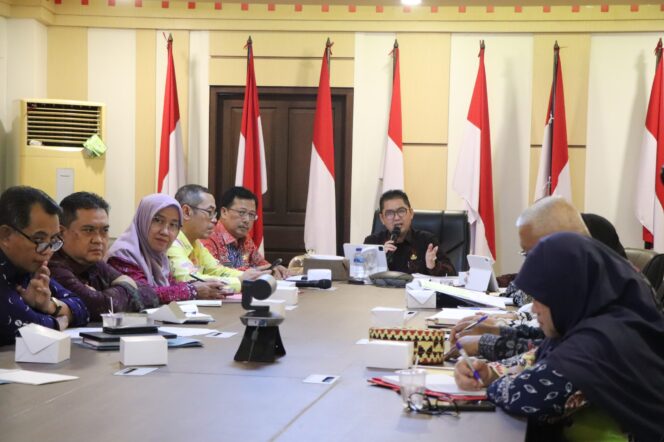 
					 Pj. Sekdaprov Lampung Ikuti Rapat Tindak Lanjut Rakortas Bidang Pangan