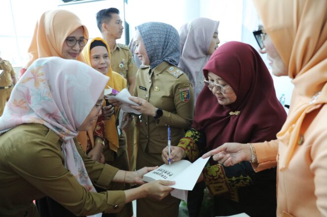 
					Bunda Literasi Lampung Luncurkan Buku ‘Terjebak di Puncak’