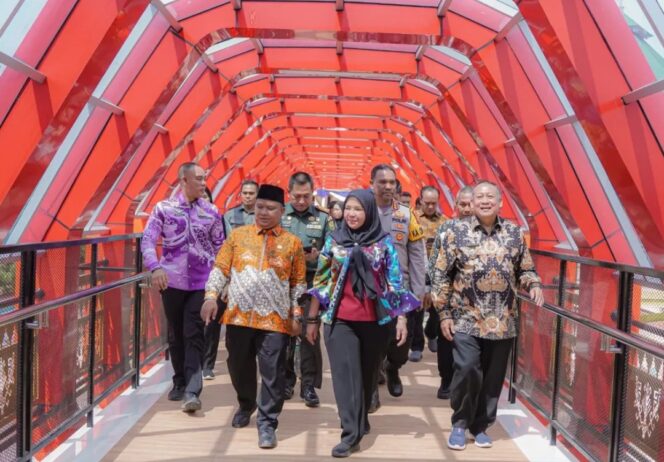 
					Walikota Bandar Lampung Resmikan JPO Siger Milenial, Suguhkan Keindahan Kota dari Ketinggian